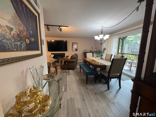 35 Harbour Village A, Branford, CT 06405
