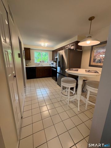 35 Harbour Village A, Branford, CT 06405