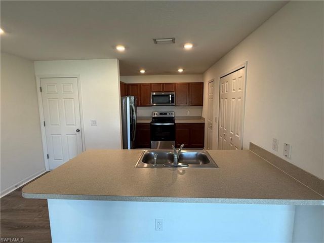 1139 16th TER, Cape Coral, FL 33993
