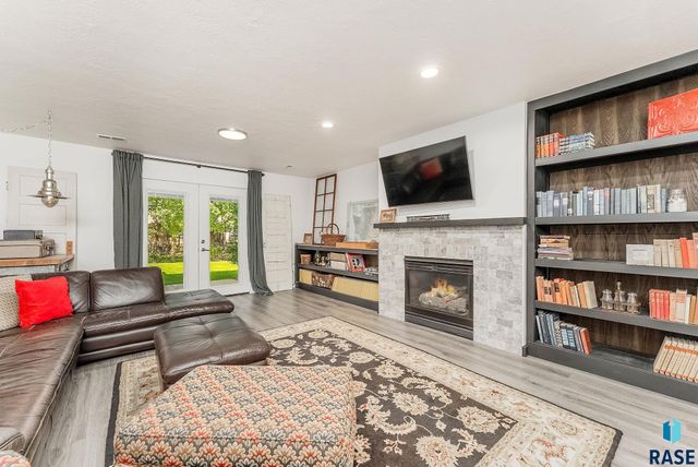 1021 E 64th St, Sioux Falls, SD 57108