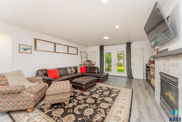 1021 E 64th St, Sioux Falls, SD 57108