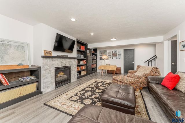 1021 E 64th St, Sioux Falls, SD 57108
