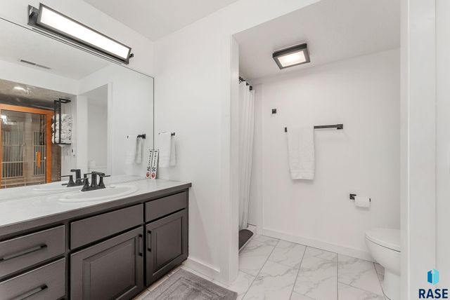 1021 E 64th St, Sioux Falls, SD 57108