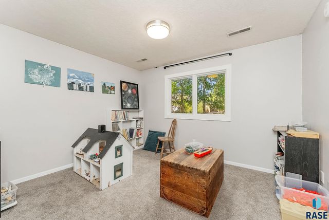 1021 E 64th St, Sioux Falls, SD 57108