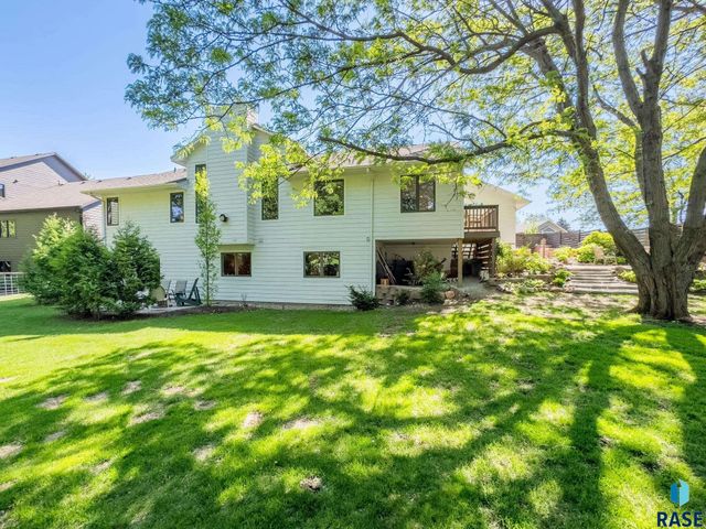 1021 E 64th St, Sioux Falls, SD 57108