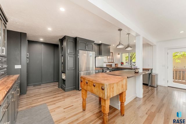 1021 E 64th St, Sioux Falls, SD 57108