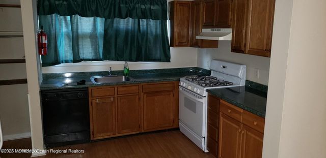 31 Pin Oak Lane, Little Egg Harbor, NJ 08087