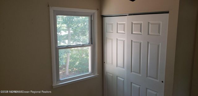 31 Pin Oak Lane, Little Egg Harbor, NJ 08087