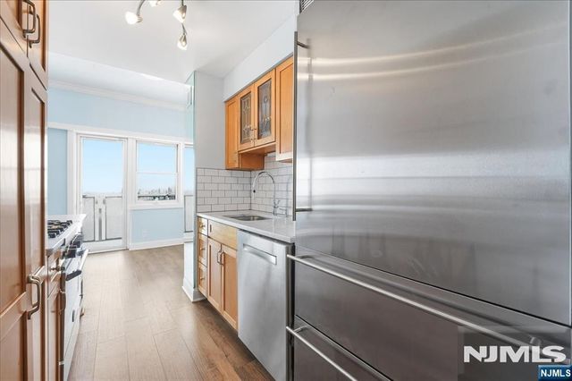 6600 Boulevard East 23C, West New York, NJ 07093