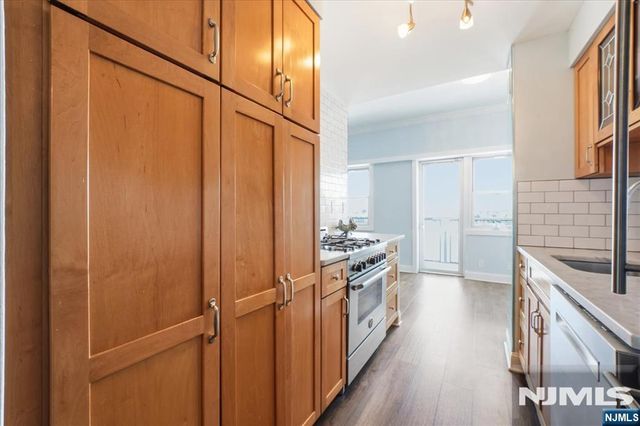 6600 Boulevard East 23C, West New York, NJ 07093