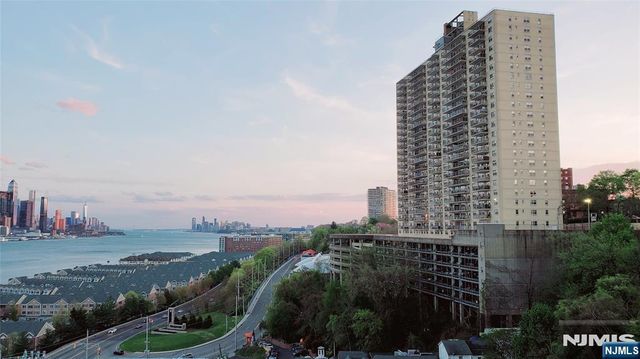 6600 Boulevard East 23C, West New York, NJ 07093