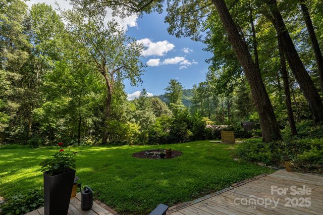 103 E White Pine Road, Hendersonville, NC 28739