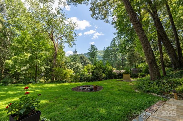 103 E White Pine Road, Hendersonville, NC 28739