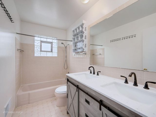 229 S Milton Avenue, Glen Ellyn, IL 60137
