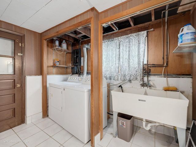 229 S Milton Avenue, Glen Ellyn, IL 60137