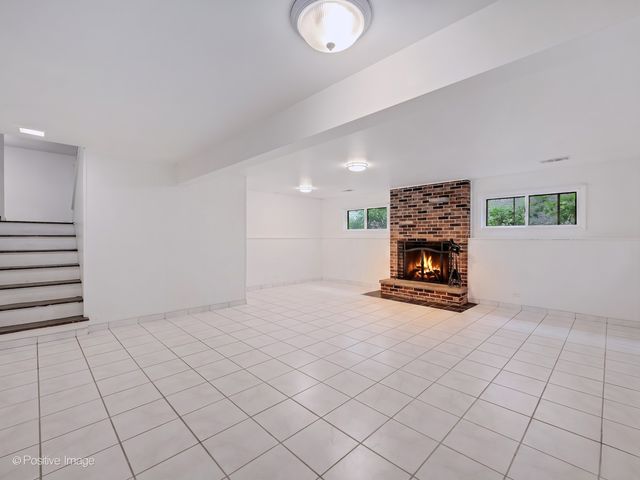 229 S Milton Avenue, Glen Ellyn, IL 60137