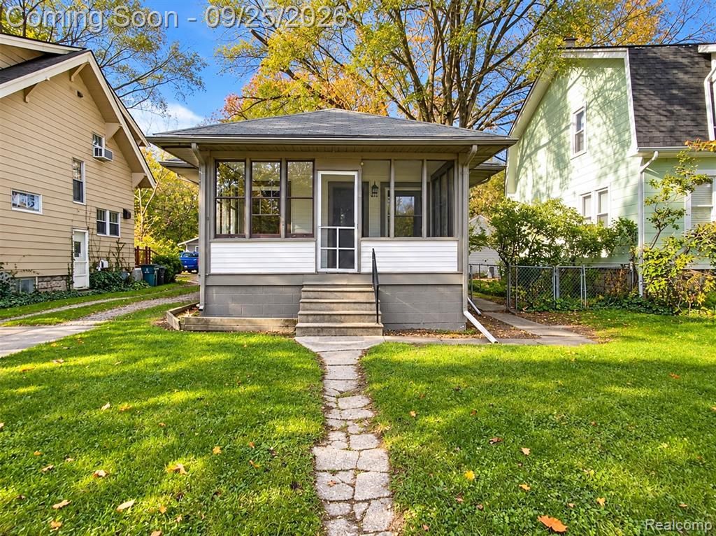 621 Saint Louis Street, Ferndale, MI 48220