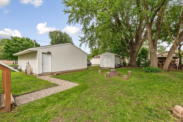 1039 9th Avenue SW, Faribault, MN 55021