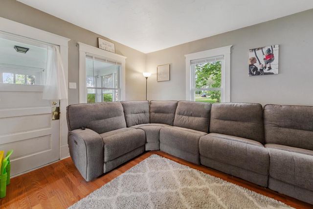 1039 9th Avenue SW, Faribault, MN 55021