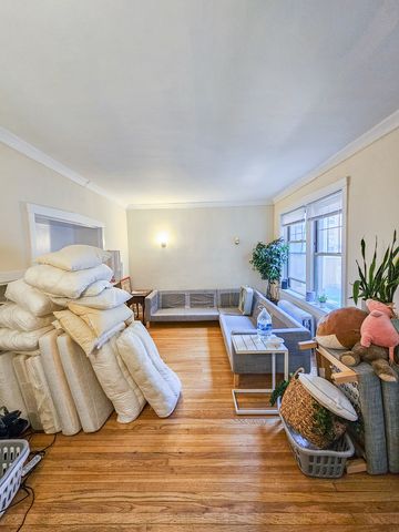 1047 W North Shore Avenue 1S, Chicago, IL 60626
