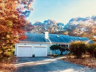 5 Greyhampton Road, Yarmouth, MA 02673