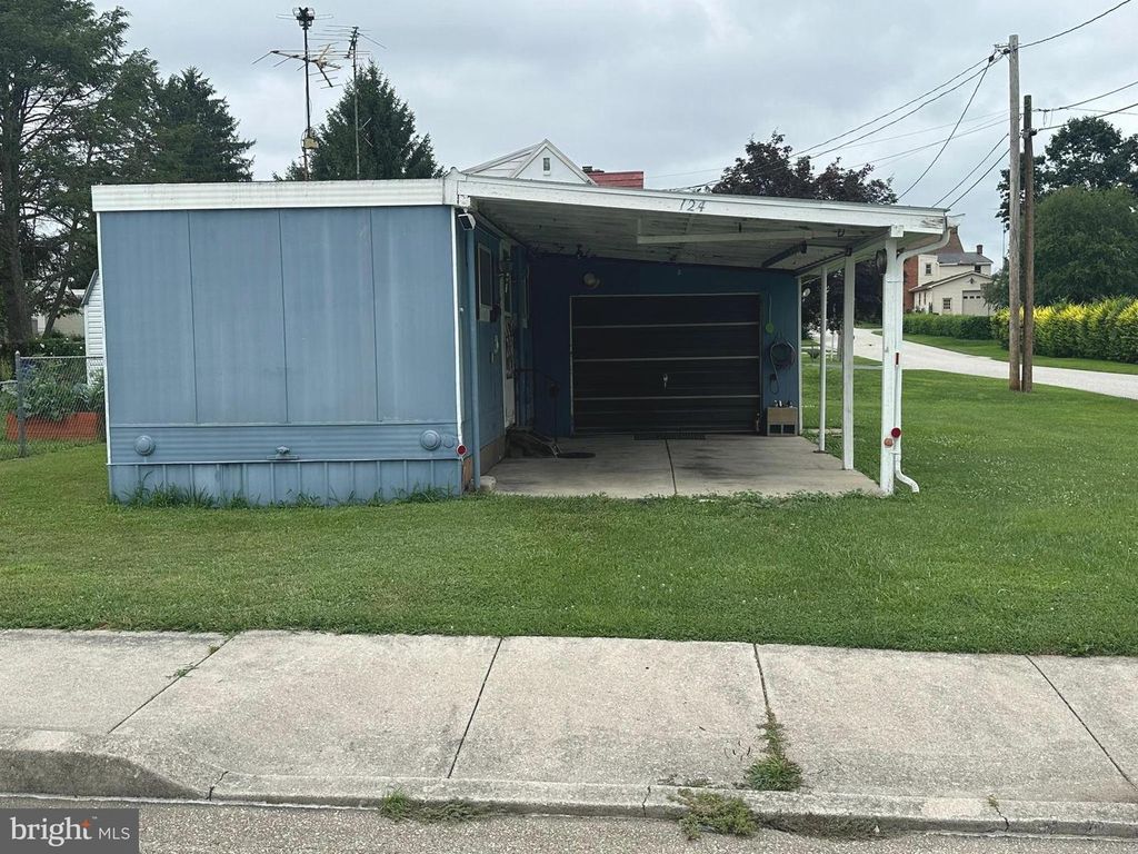 124 CHARLES AVE, Hanover, PA 17331