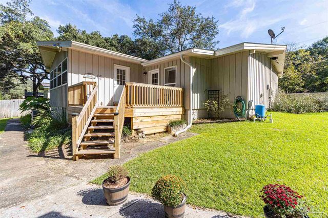 5607 Fairview Dr, Pensacola, FL 32505