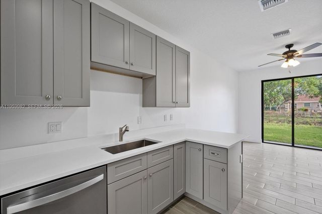 141 W 16th St, Riviera Beach, FL 33404