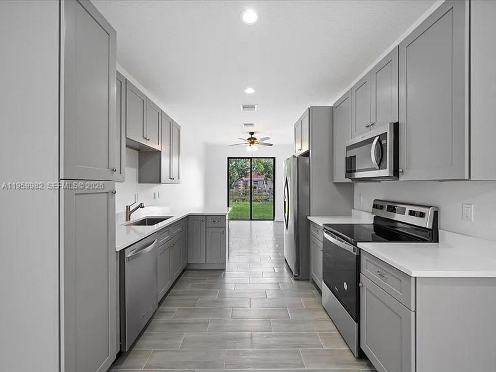 141 W 16th St, Riviera Beach, FL 33404