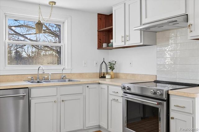 930 S Hadley Road, Ortonville, MI 48462