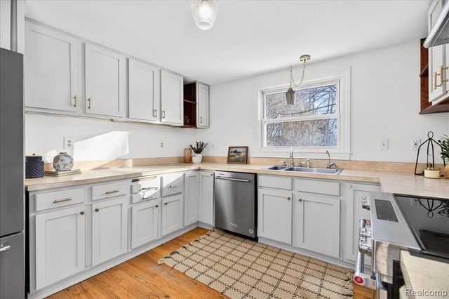 930 S Hadley Road, Ortonville, MI 48462