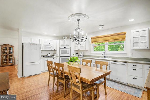 8 CAMBRIDGE CT, Little Egg Harbor Twp, NJ 08087