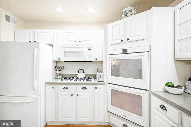8 CAMBRIDGE CT, Little Egg Harbor Twp, NJ 08087