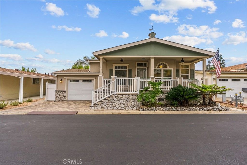 15455 Glenoaks Boulevard 315, Sylmar, CA 91342 — exterior
