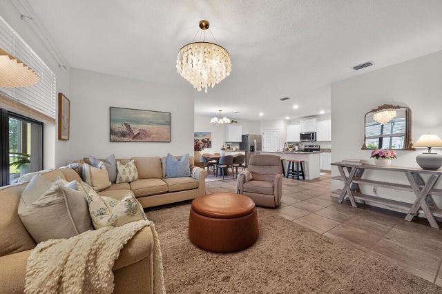 6282 NW Regent Street, Port St. Lucie, FL 34983