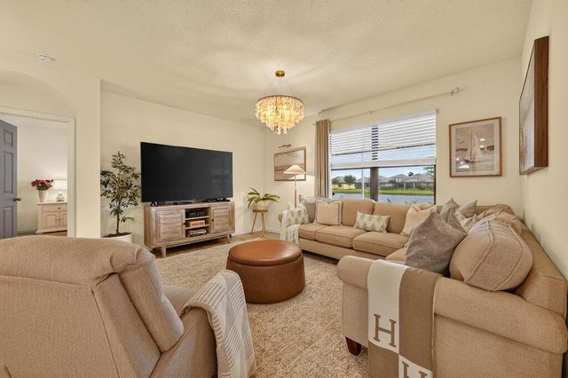 6282 NW Regent Street, Port St. Lucie, FL 34983