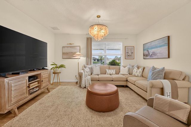 6282 NW Regent Street, Port St. Lucie, FL 34983