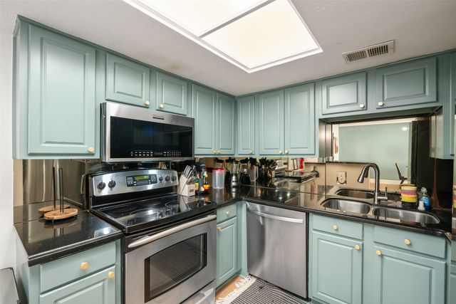 10215 Regal Oaks Drive A, Dallas, TX 75230