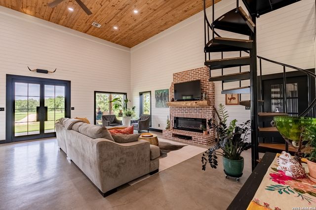 3350 FM 1104, Kingsbury, TX 78638
