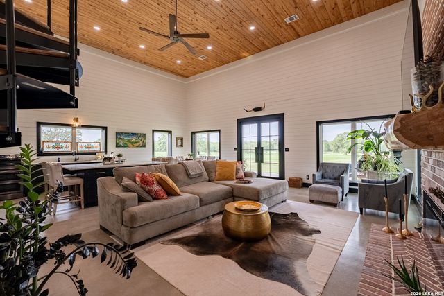 3350 FM 1104, Kingsbury, TX 78638