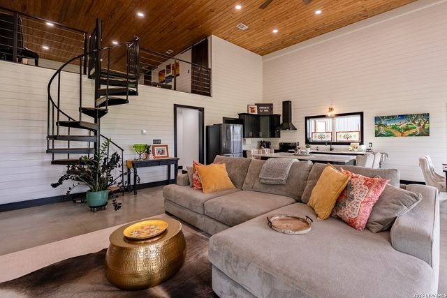 3350 FM 1104, Kingsbury, TX 78638