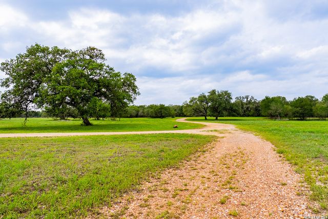 3350 FM 1104, Kingsbury, TX 78638
