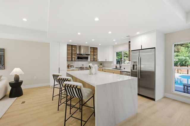 3659 Glenwood Avenue, Redwood City, CA 94062