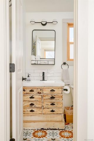 2719 W 32nd Avenue, Denver, CO 80211