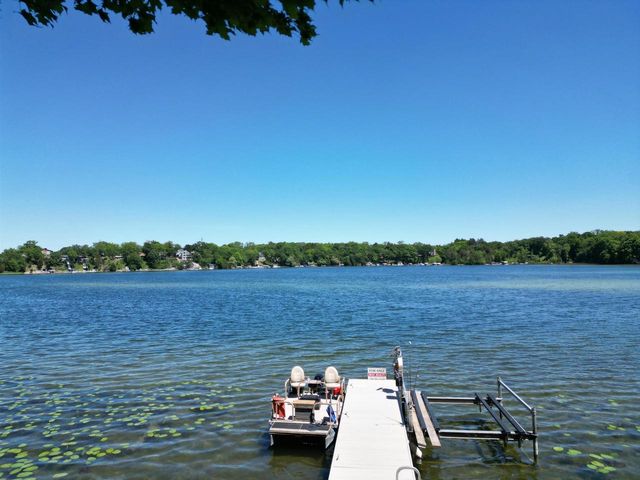 1614 N Sugar Island Road, Oconomowoc, WI 53066