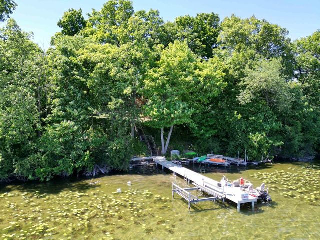 1614 N Sugar Island Road, Oconomowoc, WI 53066
