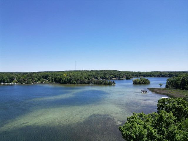1614 N Sugar Island Road, Oconomowoc, WI 53066