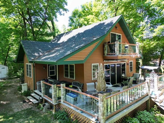 1614 N Sugar Island Road, Oconomowoc, WI 53066