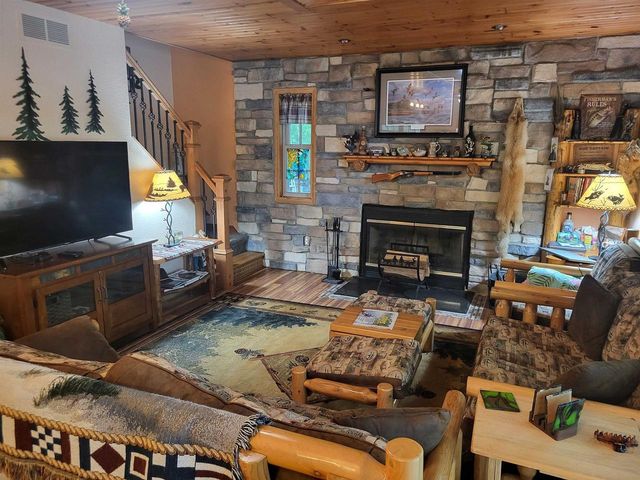 1614 N Sugar Island Road, Oconomowoc, WI 53066
