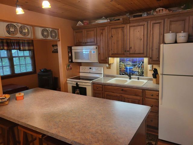 1614 N Sugar Island Road, Oconomowoc, WI 53066